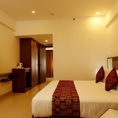 Hotel Arcadia Regency Alappuzha Buitenkant foto