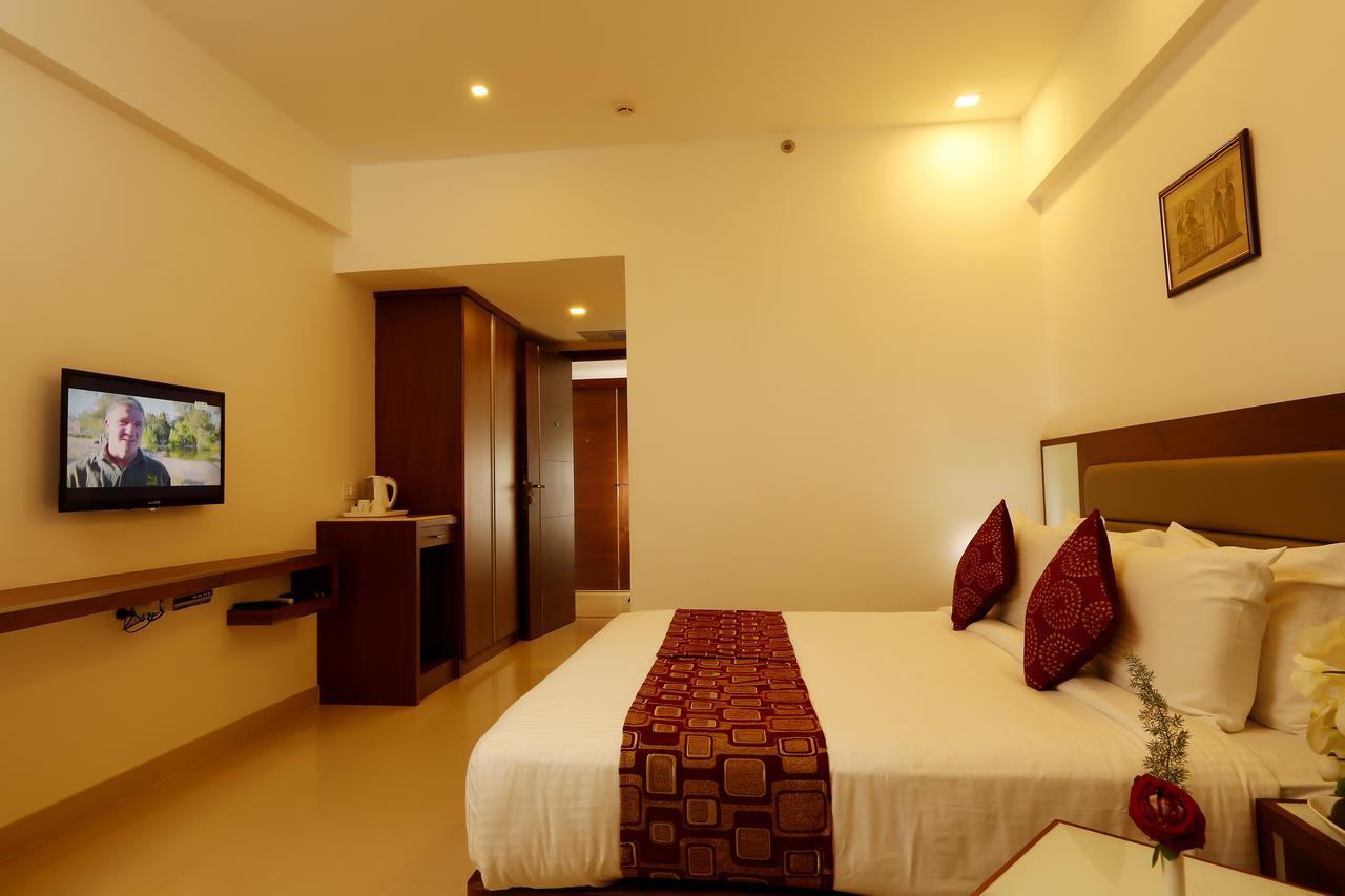 Hotel Arcadia Regency Alappuzha Buitenkant foto