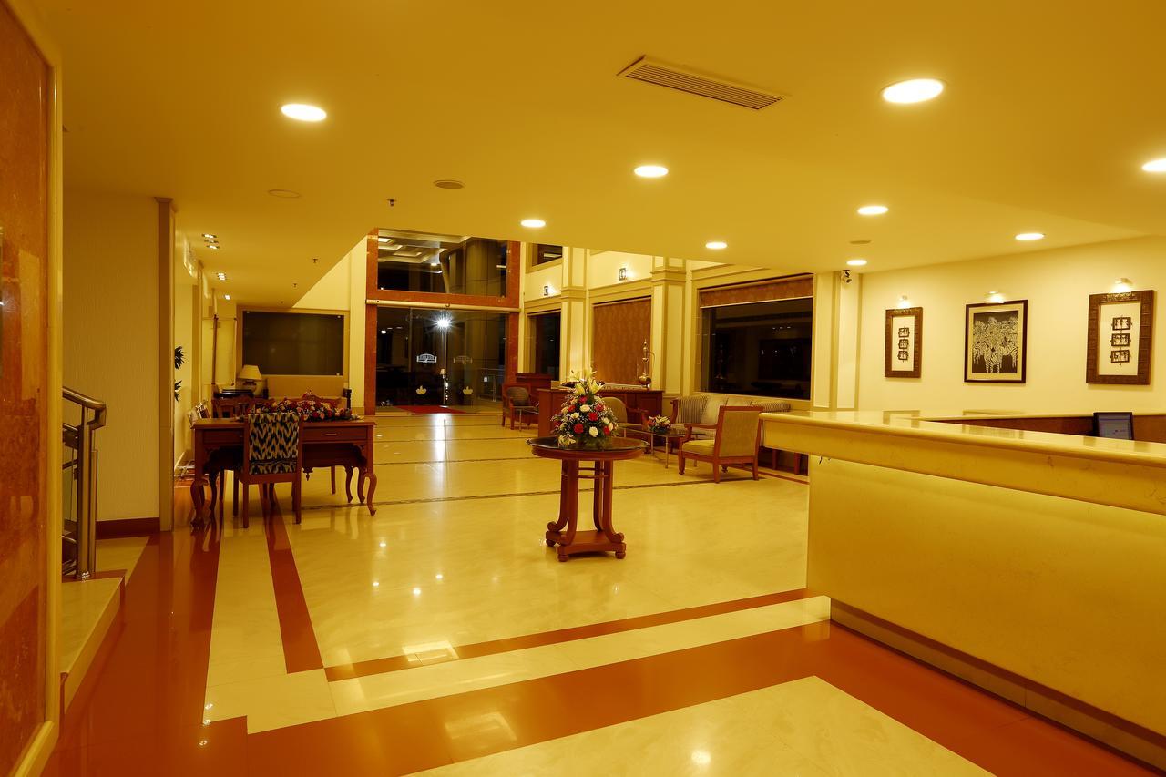 Hotel Arcadia Regency Alappuzha Buitenkant foto